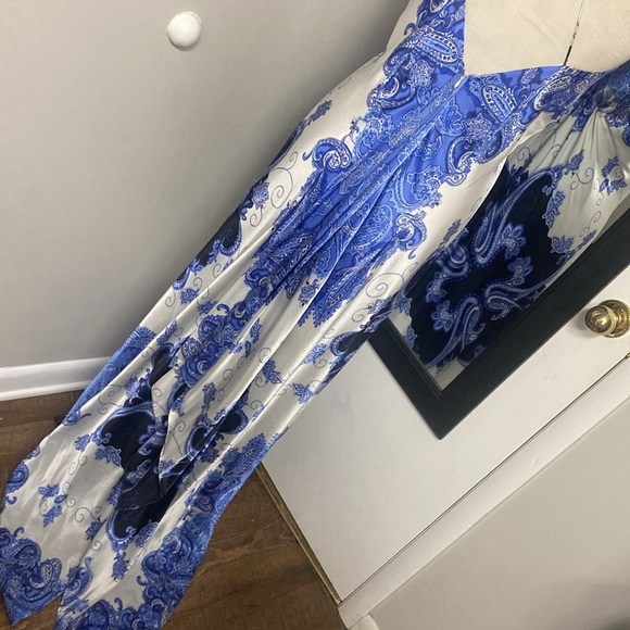 Vintage Silk Elegant Floral Paisley Pattern VNeck Backless Dress w/long train - Picture 9 of 15